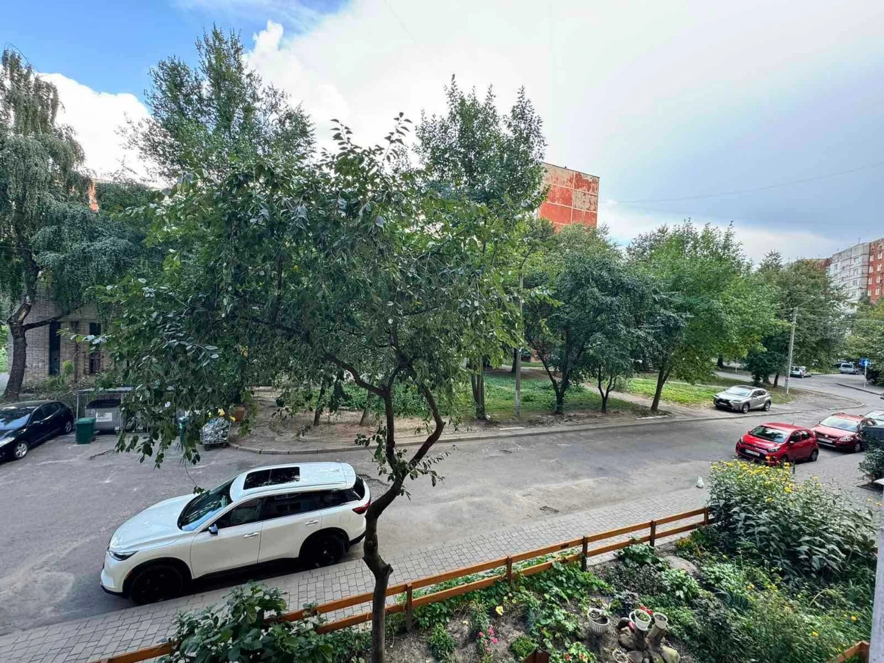 Sale of a 3-room apartment on Ch. Kalina street