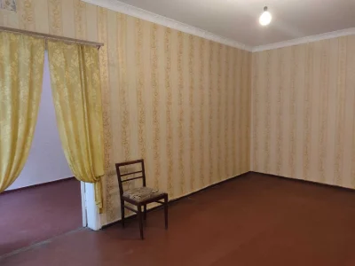 Продается 3-комнатная квартира в центре города.