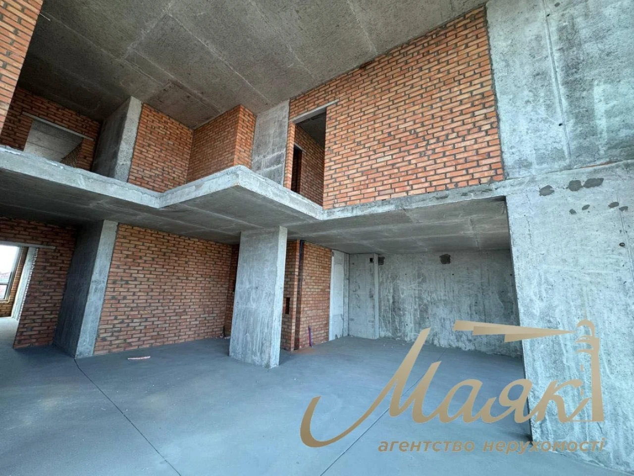 Sale of a Penthouse 191 sq.m. in the Maxima Residence Complex