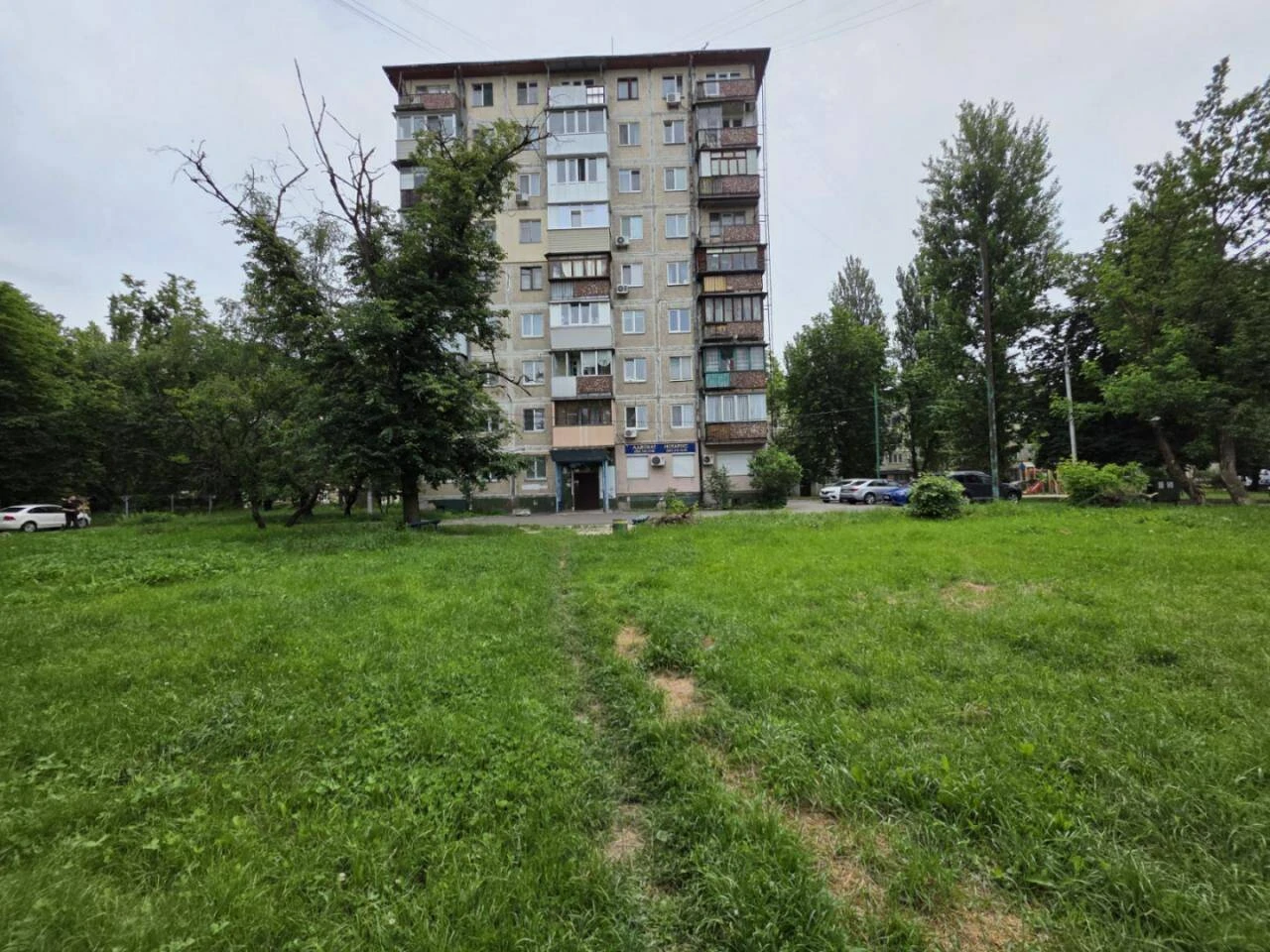Sale of a 3-room apartment on Ivan Vyhovsky Street 4, Podil