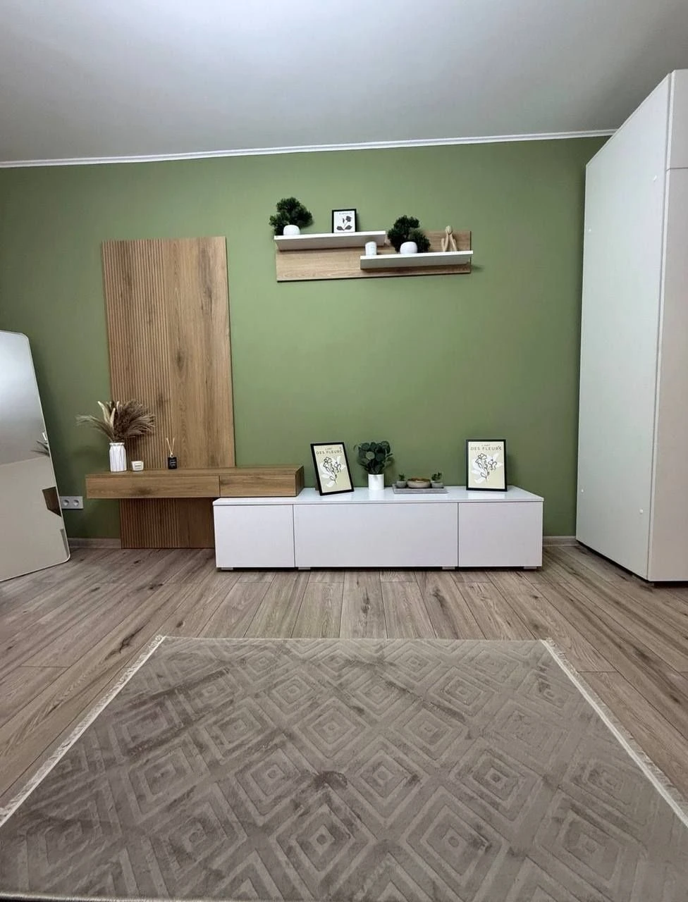 For Sale: 1-bedroom apartment in a great location with a complete renovation.