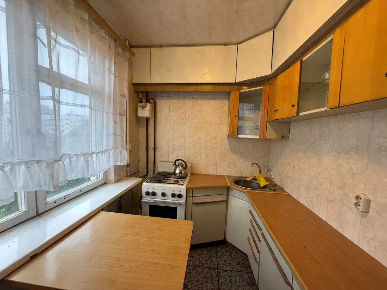 Продам 3 комнатную квартиру возле метро на салтовке