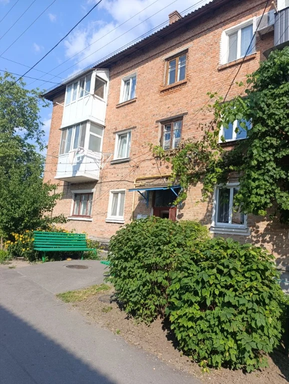 Продается квартира с тремя комнатами, Вокзальная