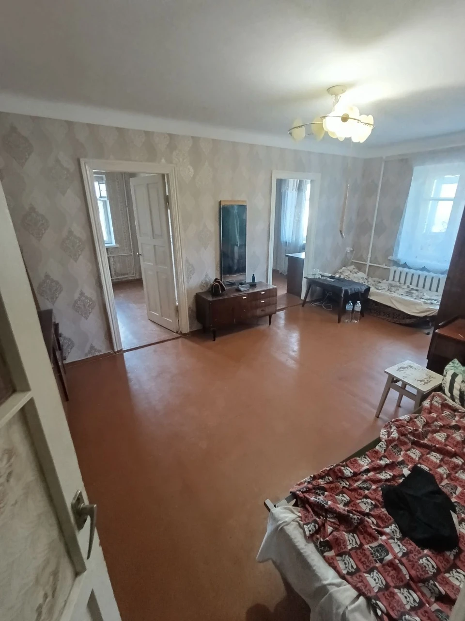 Продается квартира с тремя комнатами, Вокзальная