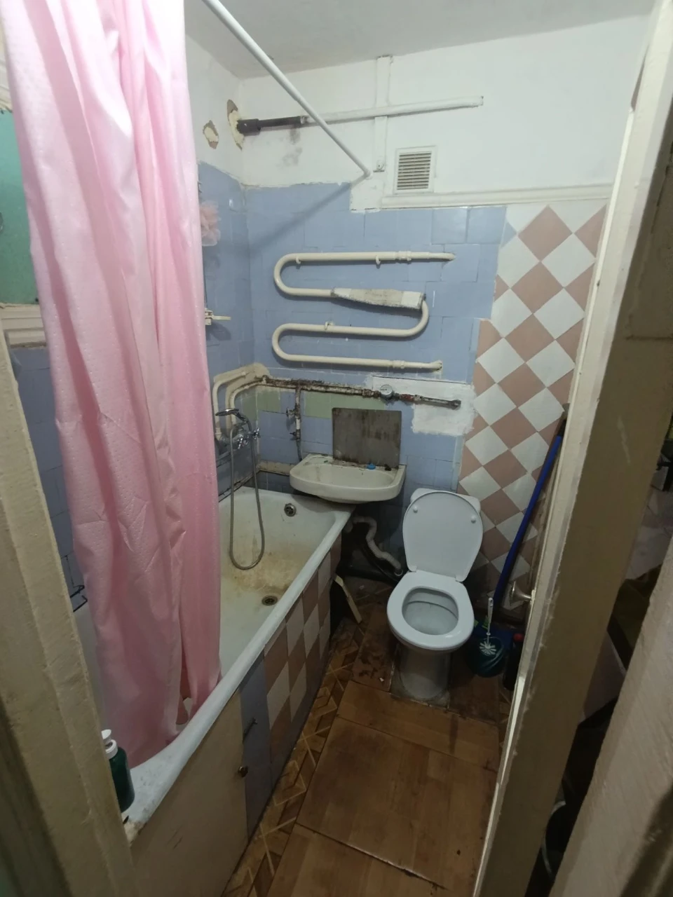 Продается квартира с тремя комнатами, Вокзальная