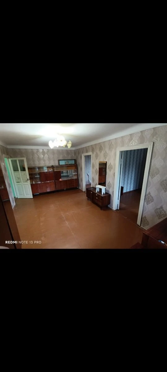 Продается квартира с тремя комнатами, Вокзальная