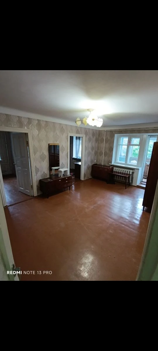 Продается квартира с тремя комнатами, Вокзальная