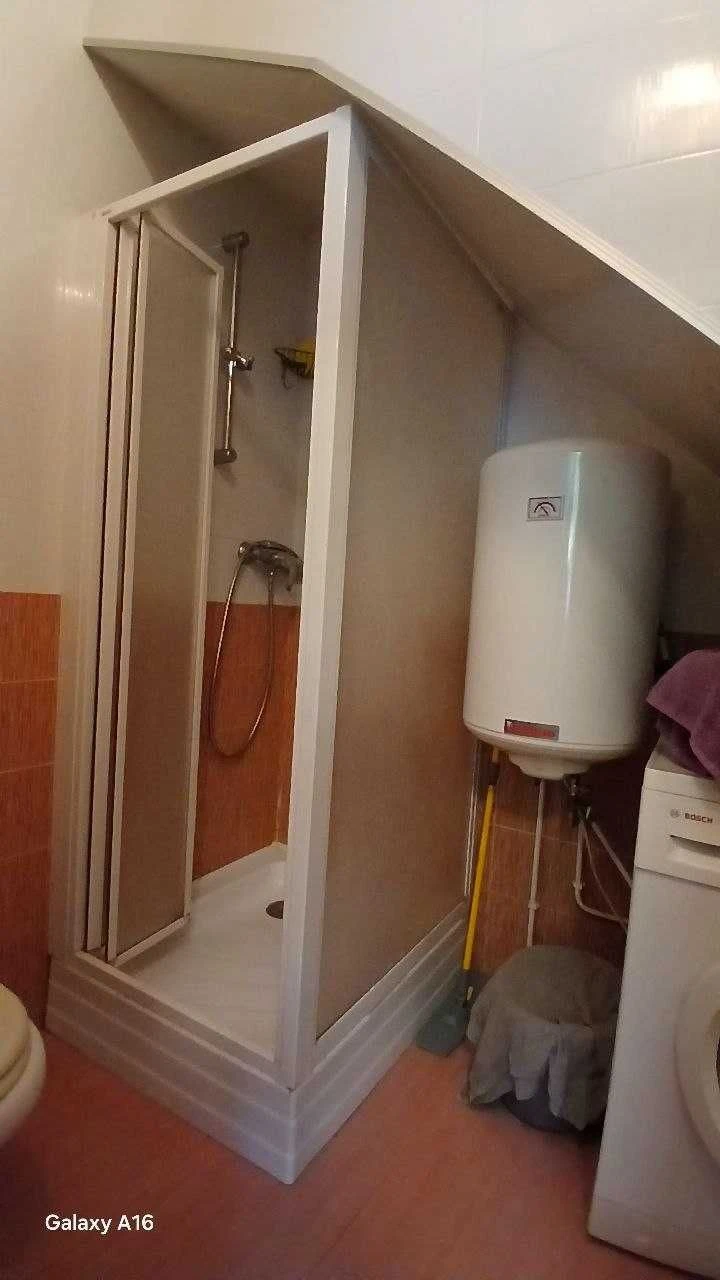 Продается двухэтажная квартира с участком в городе Чорноморск.