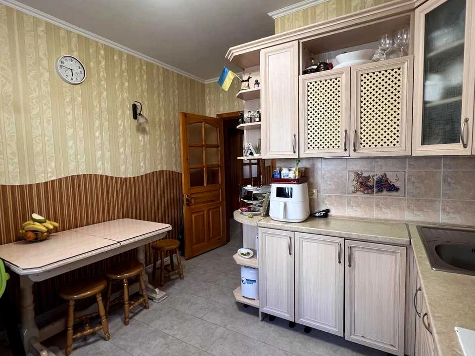 Apartment. Vynnyky (Lviv), Volodymyr Iasiuk Street