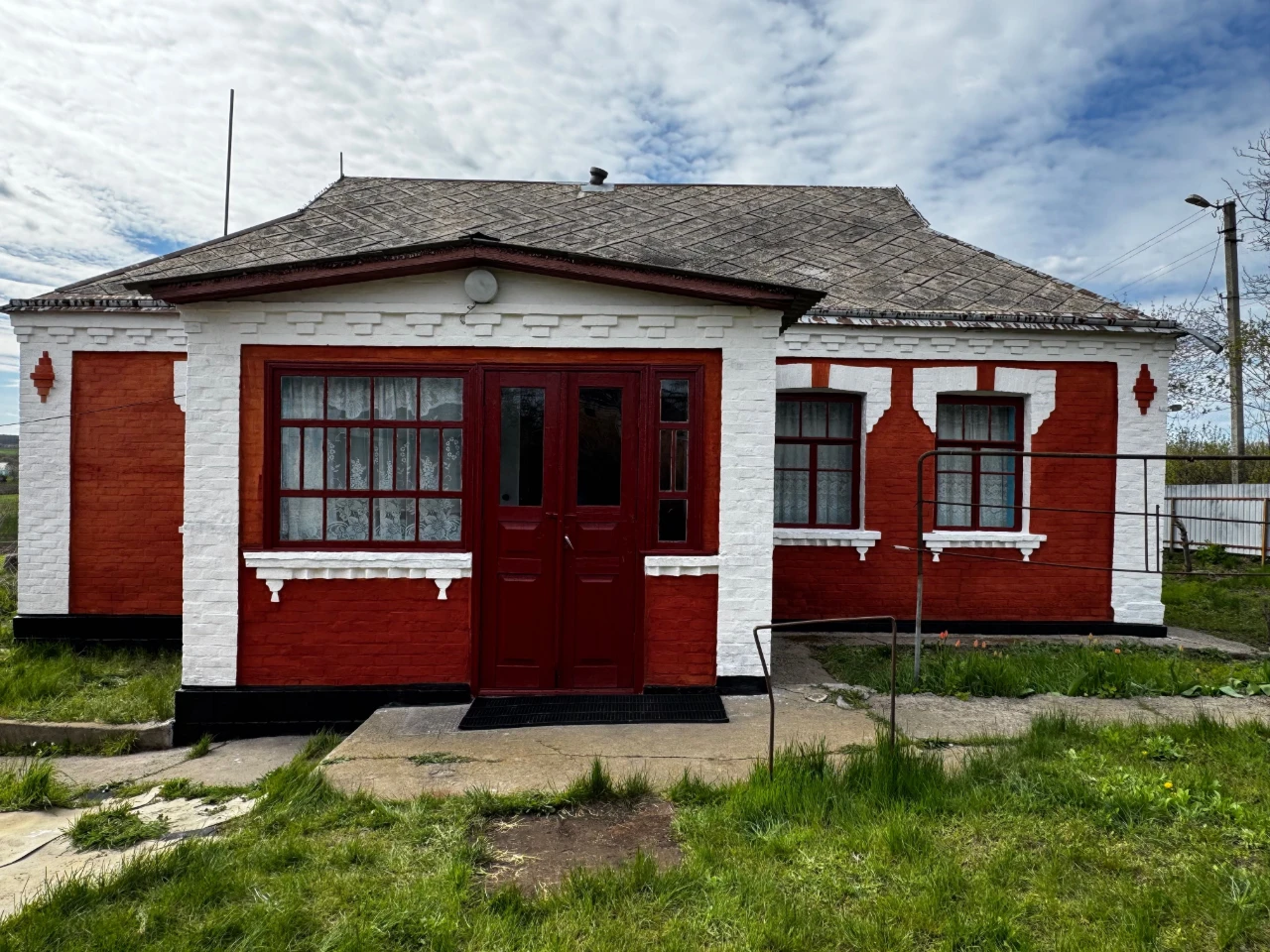 House for sale with a large plot of land in