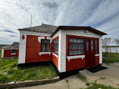 House for sale with a large plot of land in