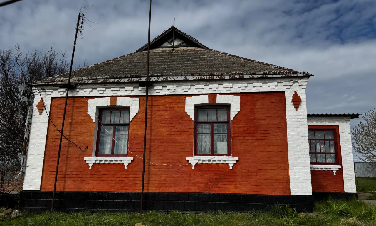 House for sale with a large plot of land in