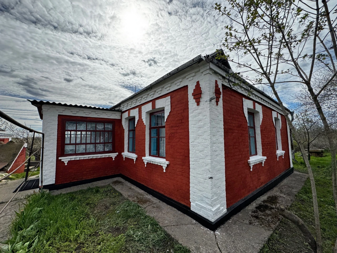 House for sale with a large plot of land in