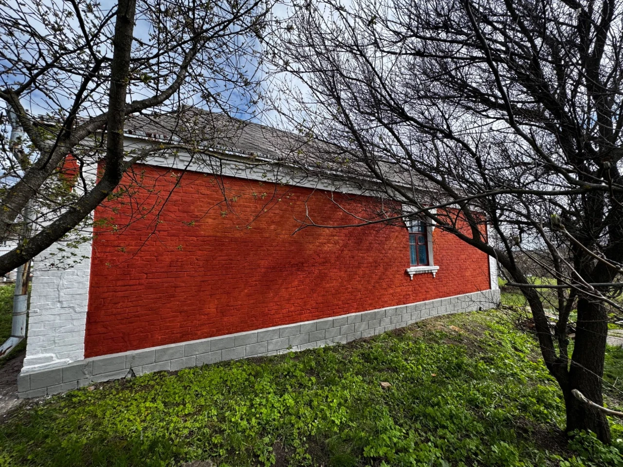 House for sale with a large plot of land in