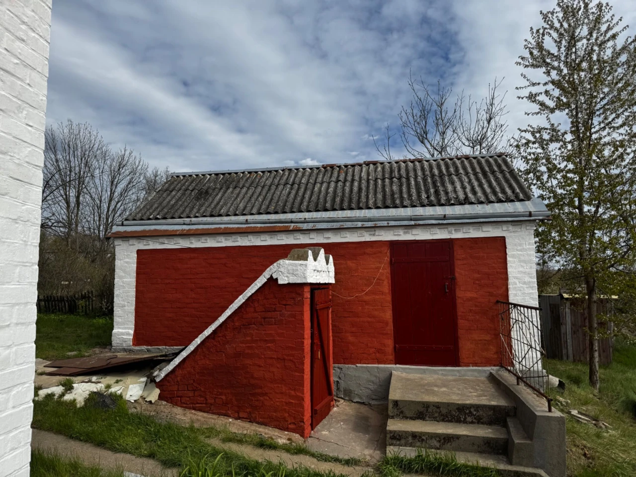 House for sale with a large plot of land in