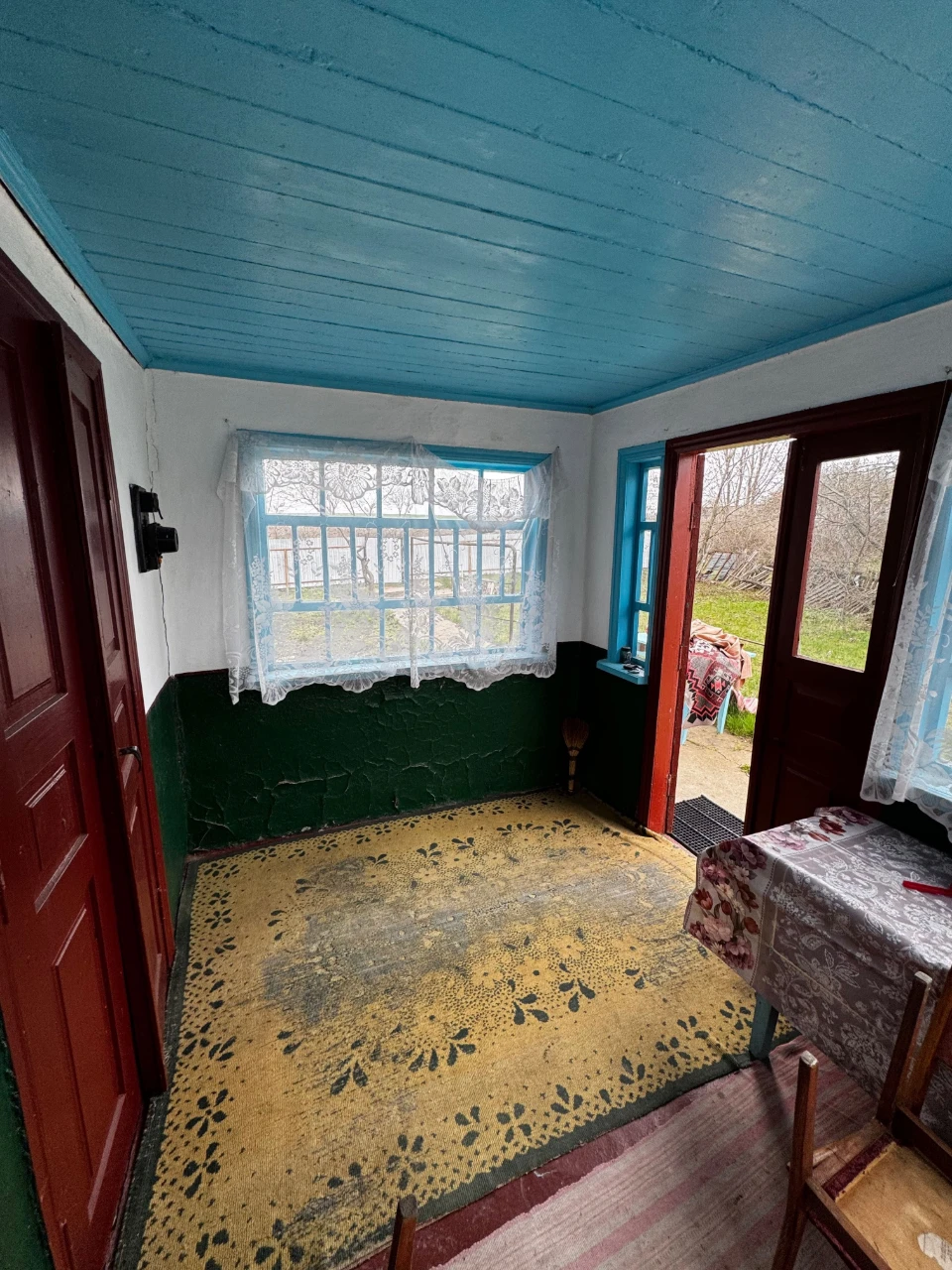 House for sale with a large plot of land in