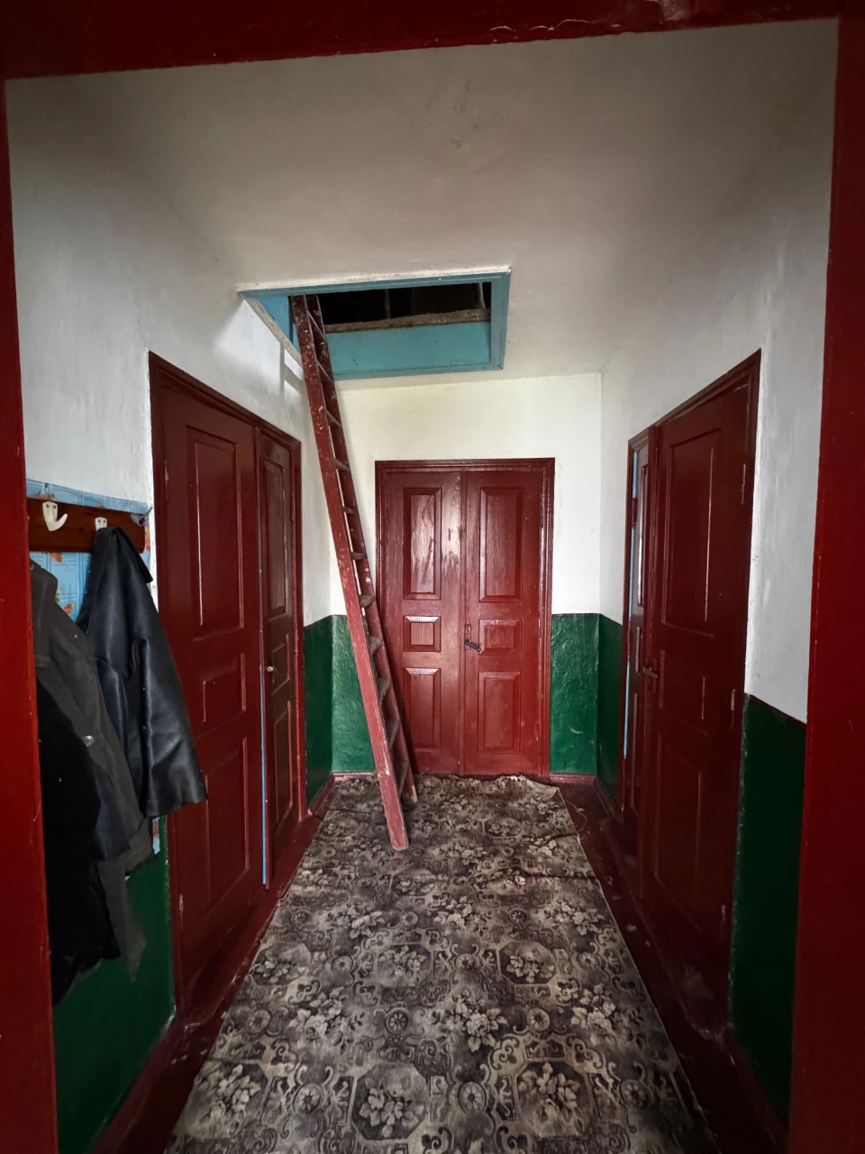 House for sale with a large plot of land in