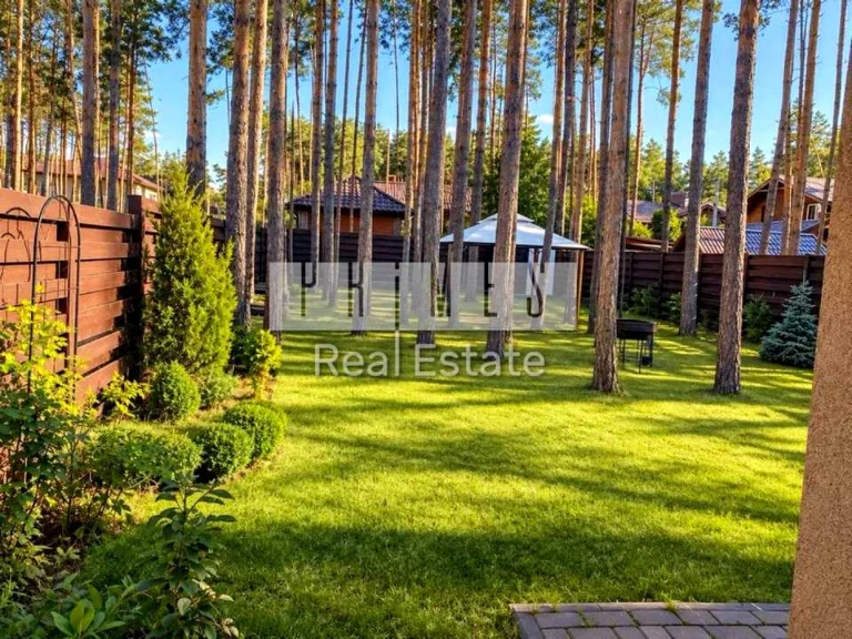 House. Bucha, Lesi Ukrainy, вул.