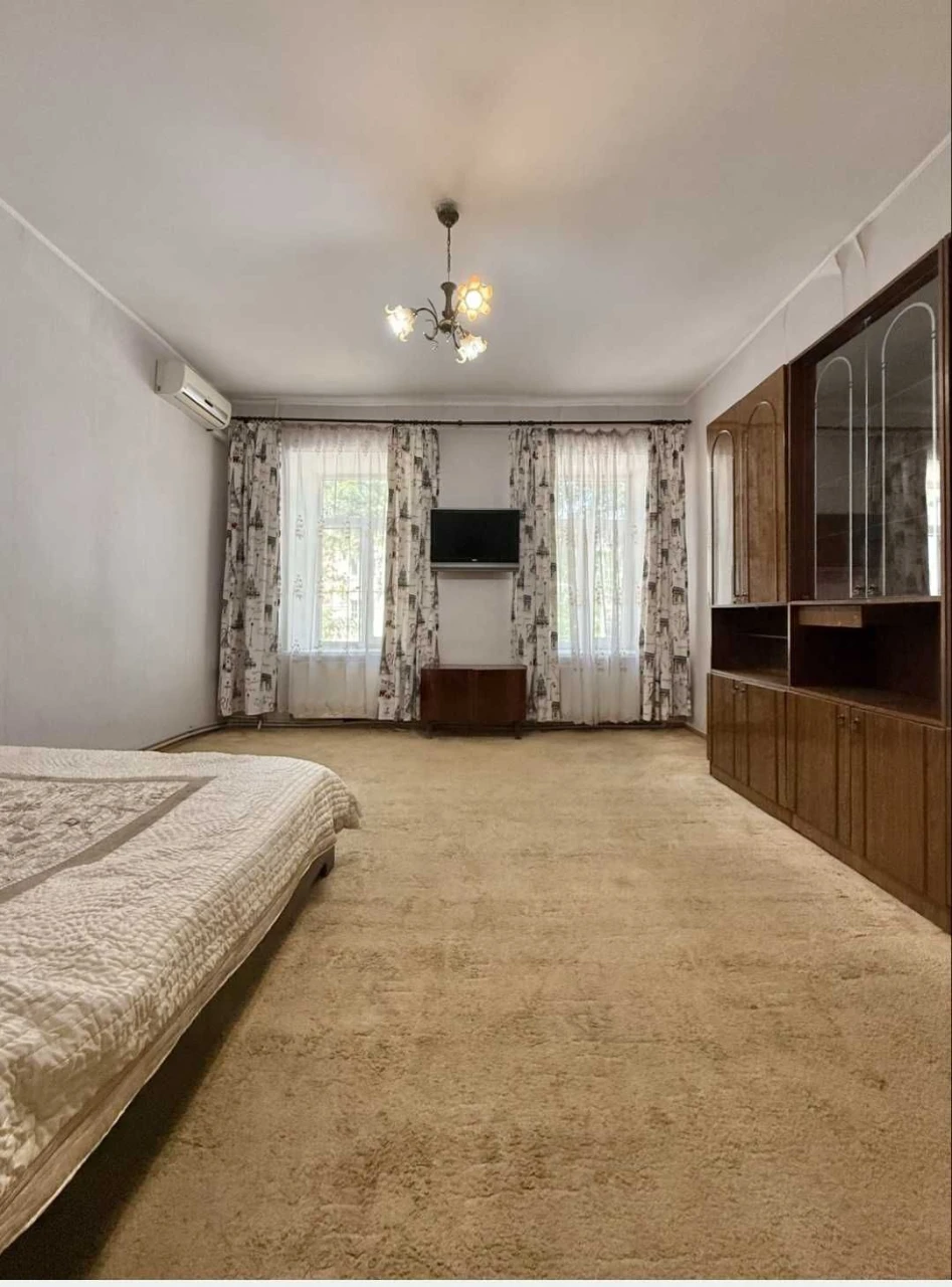 1 bedroom apartment, large area. Center.