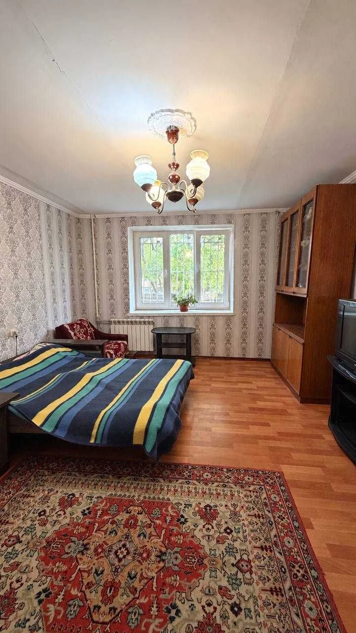 For sale 2-bedroom apartment in the center, standard layout