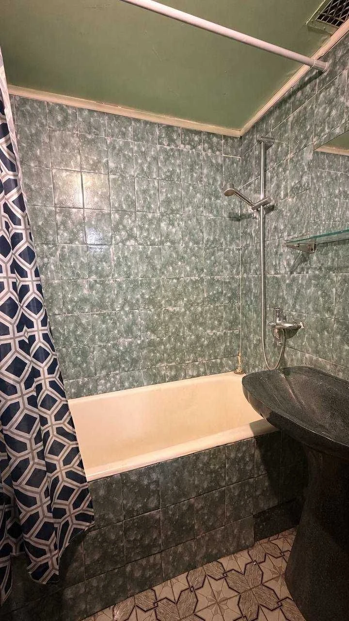For sale 2-bedroom apartment in the center, standard layout