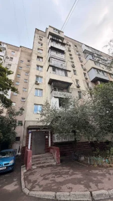 For sale 2-bedroom apartment in the center, standard layout