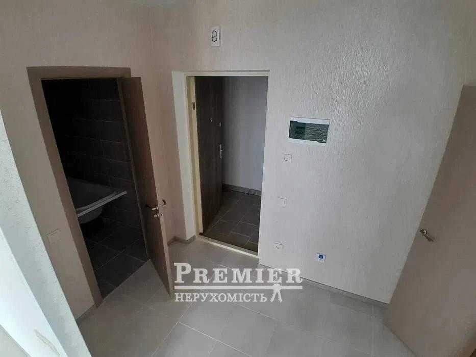 For Sale: 1-bedroom apartment in the "Odes'ki Traditsii" residential complex on Grushevsky Street