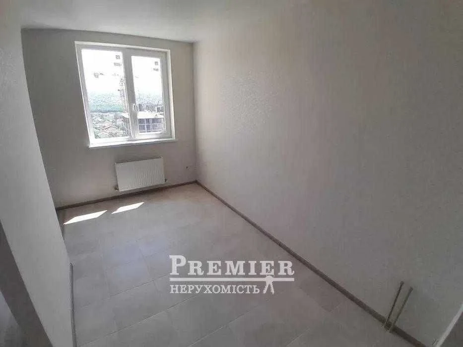 For Sale: 1-bedroom apartment in the "Odes'ki Traditsii" residential complex on Grushevsky Street