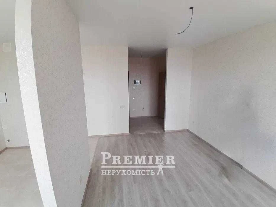 For Sale: 1-bedroom apartment in the "Odes'ki Traditsii" residential complex on Grushevsky Street