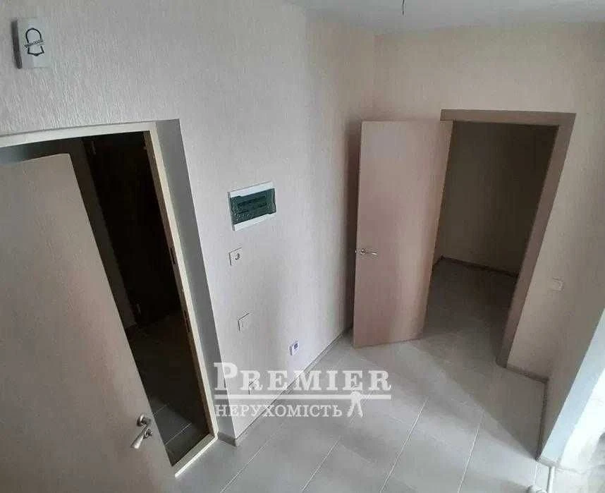 For Sale: 1-bedroom apartment in the "Odes'ki Traditsii" residential complex on Grushevsky Street