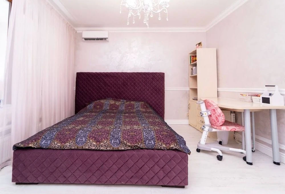 Urgent! For Sale: Apartment on M. Govorova