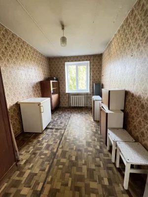 Продам 4-кімнатну квартиру біля парку Космонавтів