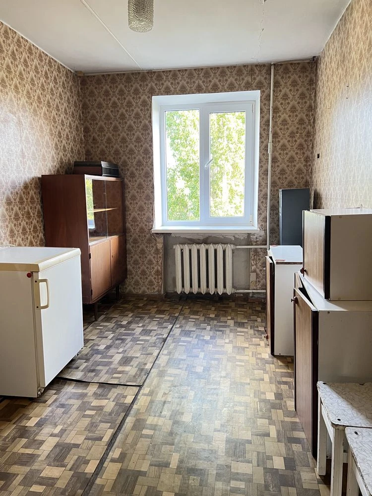 Продам 4-кімнатну квартиру біля парку Космонавтів