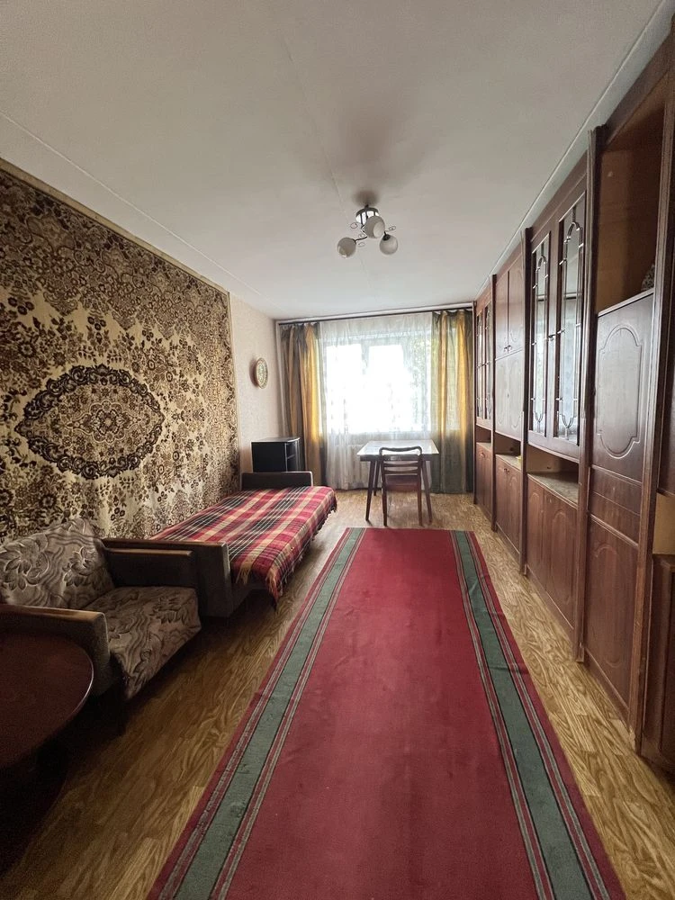 Продам 4-кімнатну квартиру біля парку Космонавтів