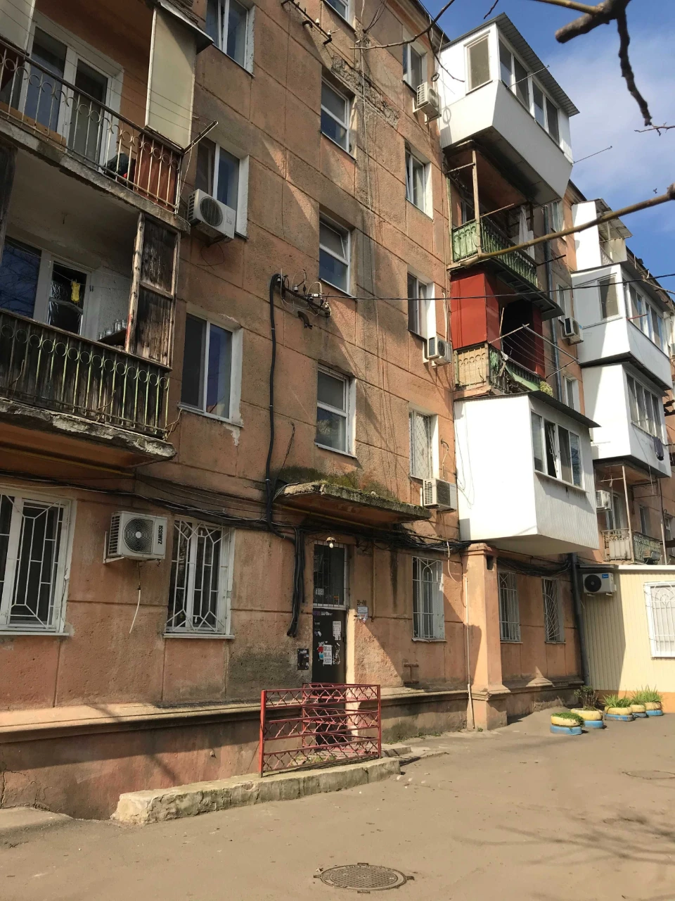 For sale: 2-room apartment on Segedskaya street.