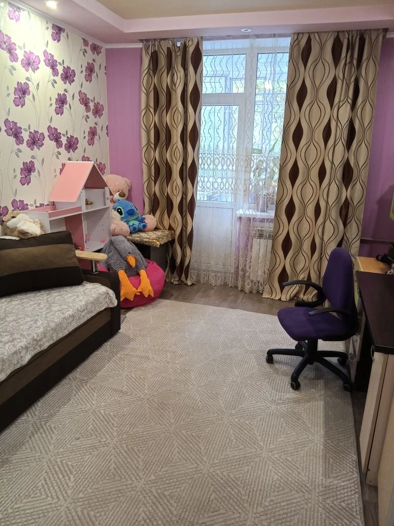 Продається 2-кімнатна квартира в центрі