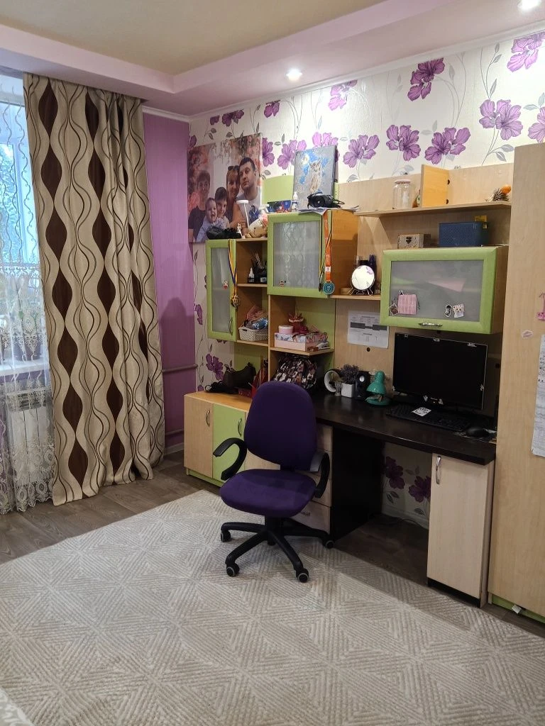 Продається 2-кімнатна квартира в центрі