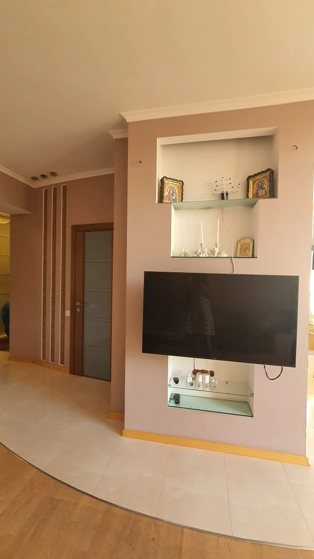 Apartment for sale with a view of the Dnipro River