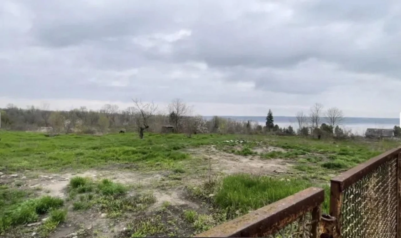 Land plots of 10 acres in Veliky Lúzi.