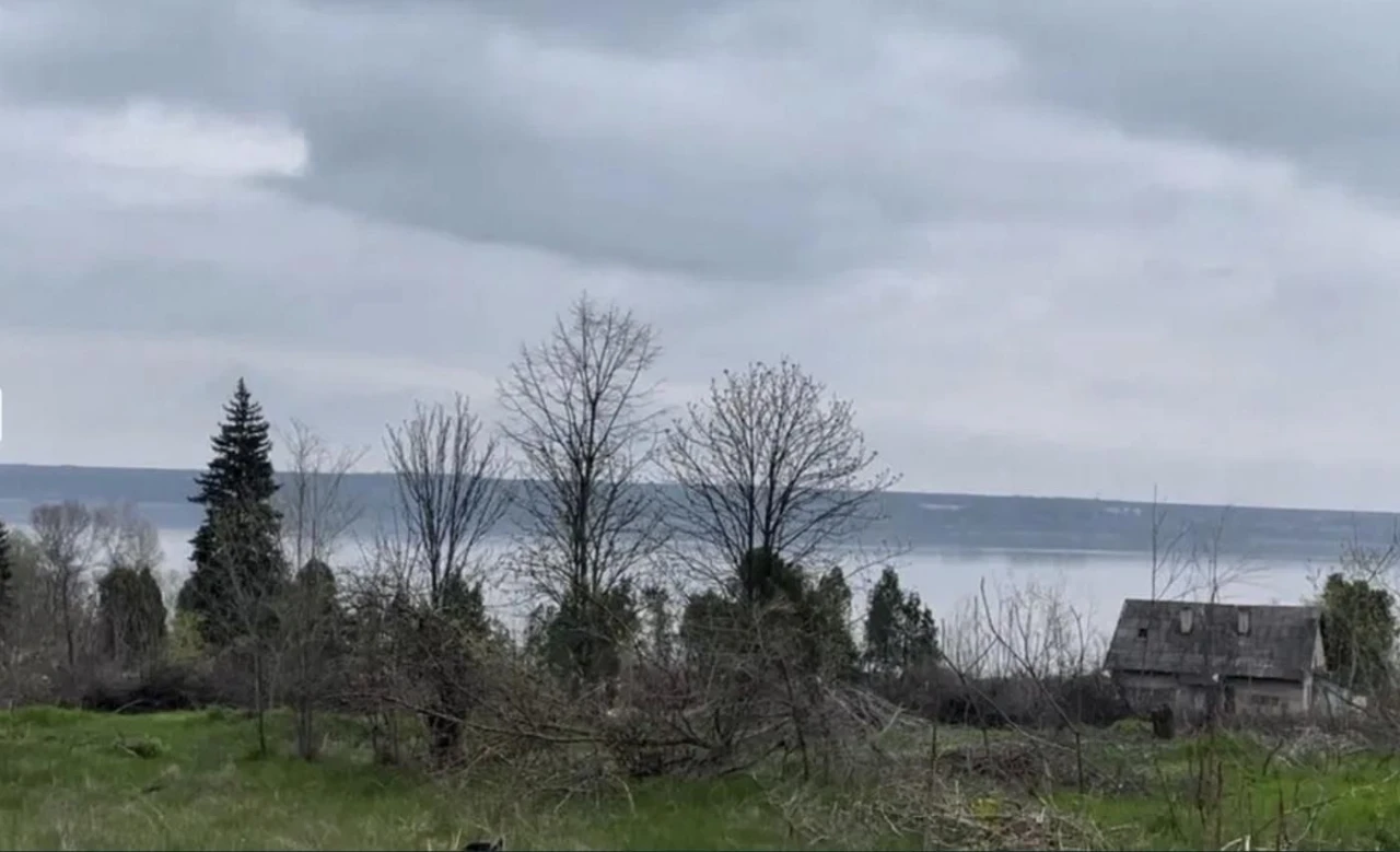 Land plots of 10 acres in Veliky Lúzi.