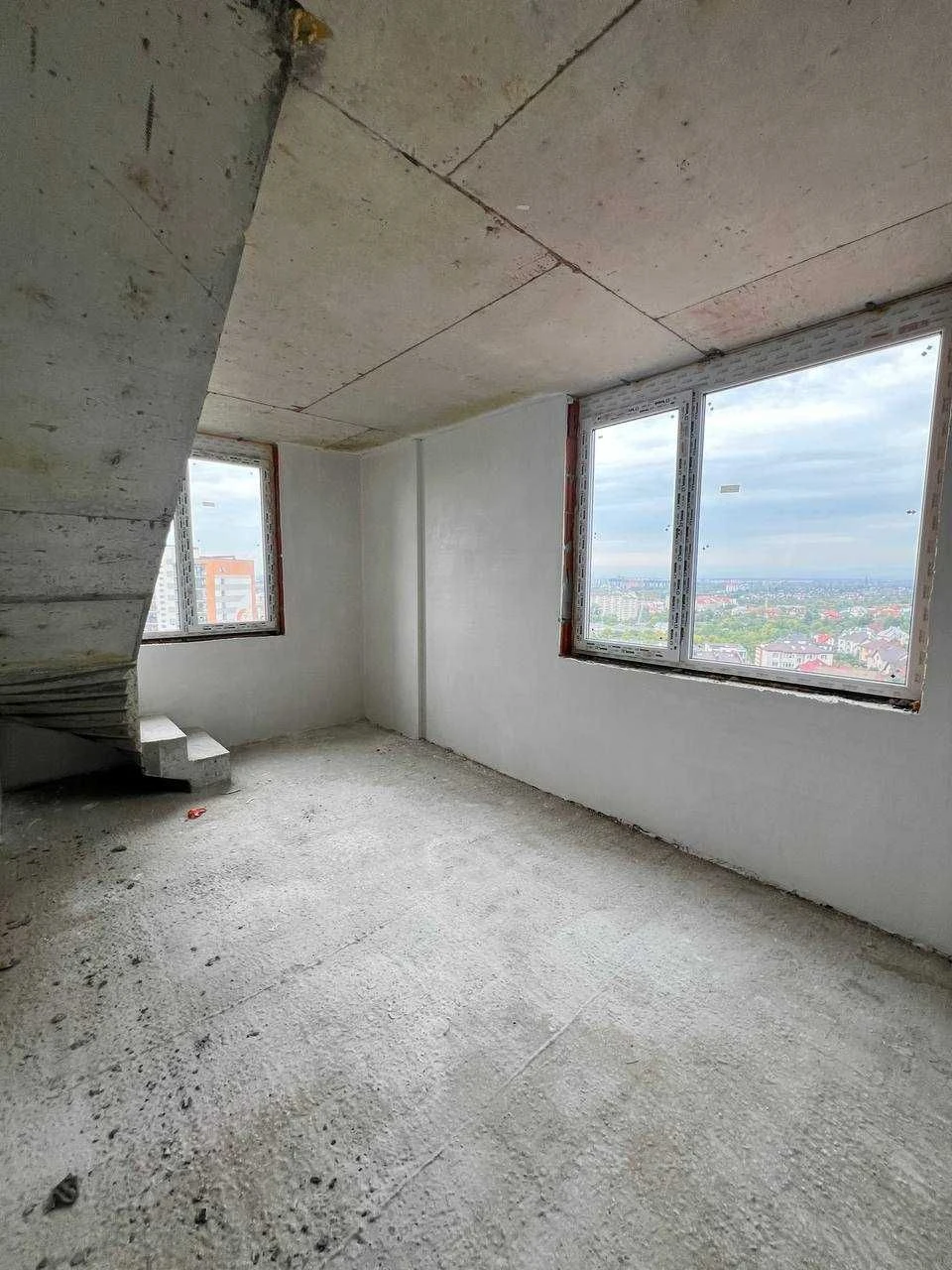 Two-level apartment with a view of the mountains at a super price