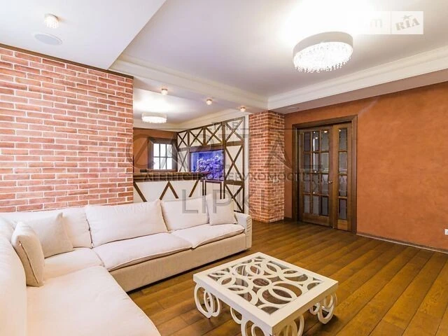 Sale of 4-room apartment 260 sq. m on Andriy Verkhoglyada St. 1-20A