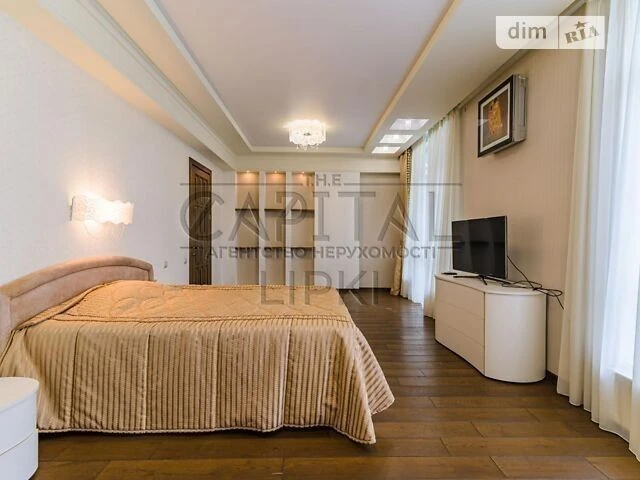Sale of 4-room apartment 260 sq. m on Andriy Verkhoglyada St. 1-20A