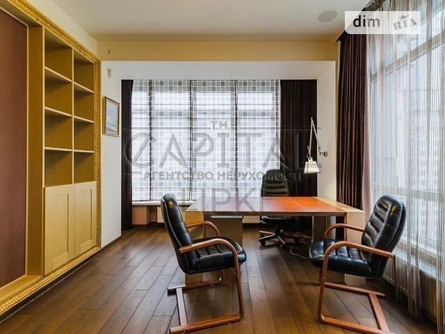 Sale of 4-room apartment 260 sq. m on Andriy Verkhoglyada St. 1-20A