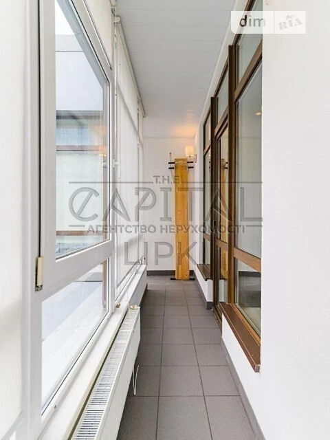 Sale of 4-room apartment 260 sq. m on Andriy Verkhoglyada St. 1-20A