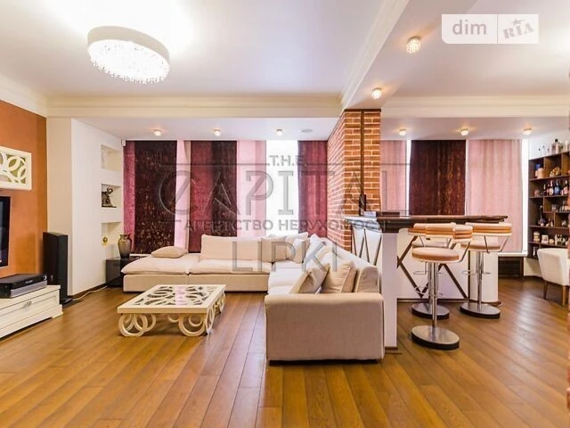 Sale of 4-room apartment 260 sq. m on Andriy Verkhoglyada St. 1-20A