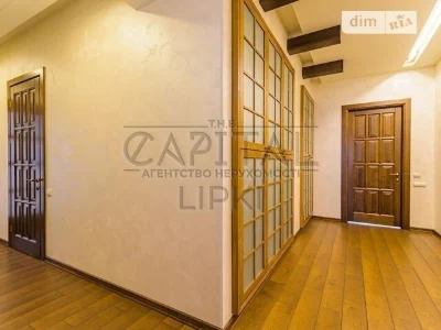 Sale of 4-room apartment 260 sq. m on Andriy Verkhoglyada St. 1-20A