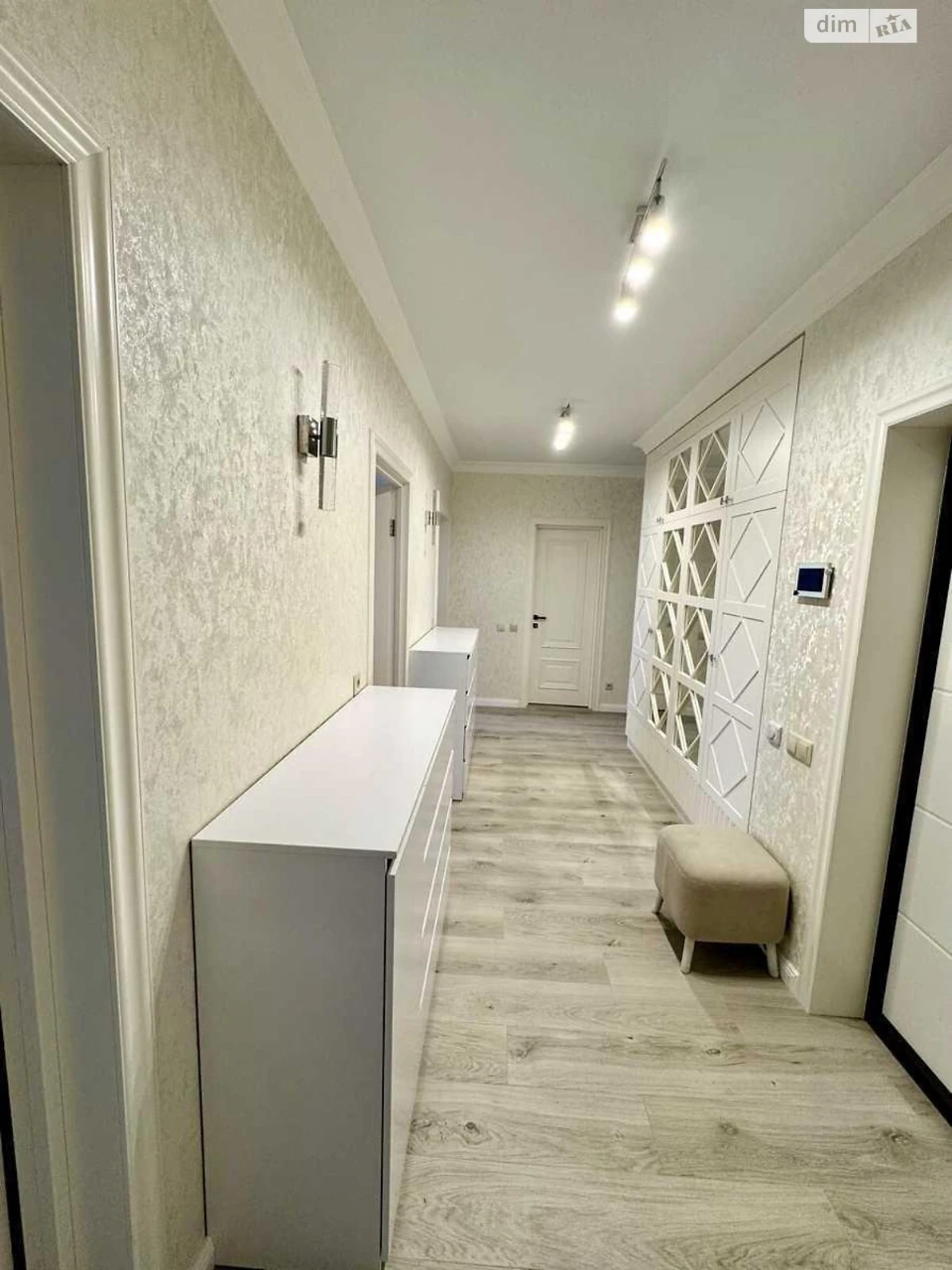 Long-Term Rental - 3-Bedroom Apartment in Poshnyky