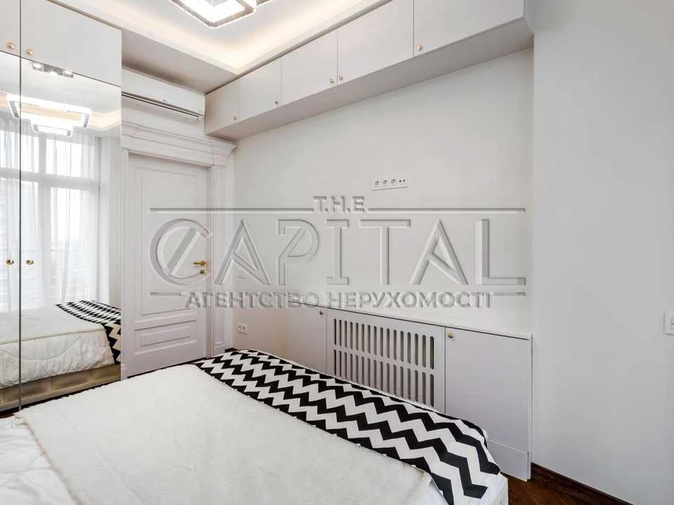 Apartment. Kyiv, Saperne Pole st.