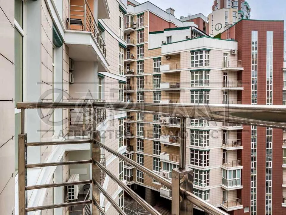 Apartment. Kyiv, Saperne Pole st.